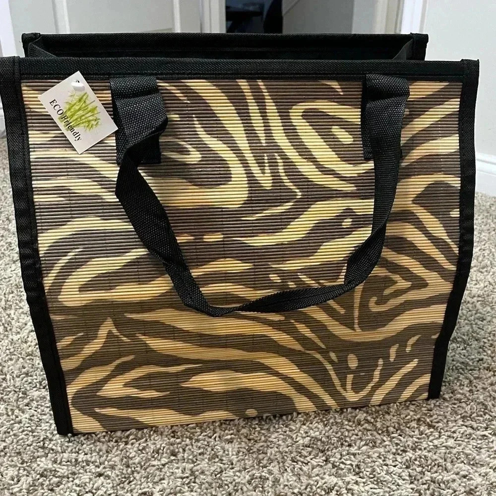 Collapsible bamboo vacation tote with Velcro closure NWT YaYa bag